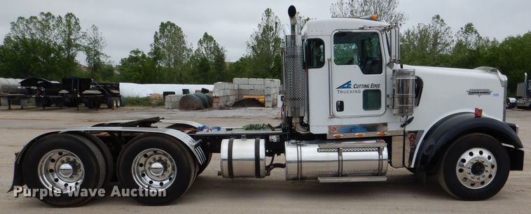image for item DL8842 2006 Kenworth W900  semi truck