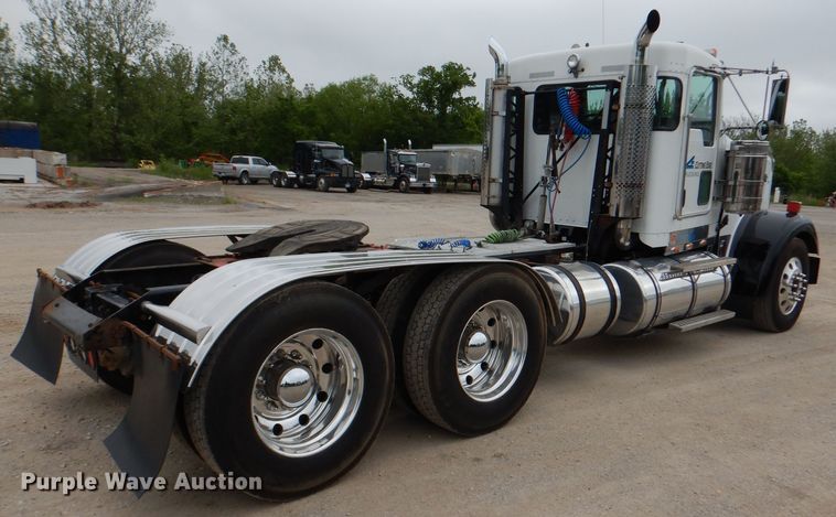 image for item DL8842 2006 Kenworth W900  semi truck
