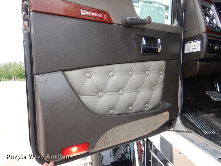 image for item DL8842 2006 Kenworth W900  semi truck