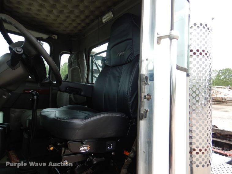 image for item DL8842 2006 Kenworth W900  semi truck