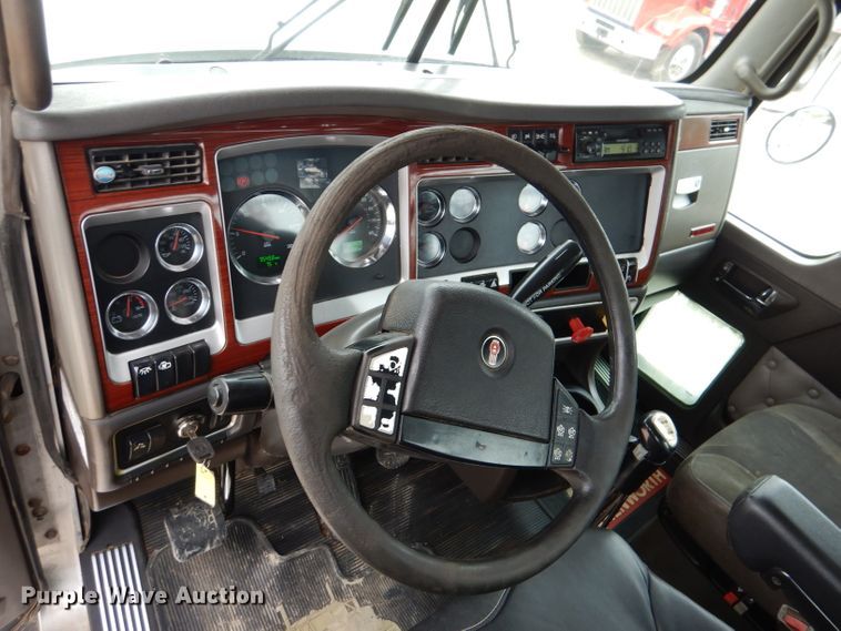 image for item DL8842 2006 Kenworth W900  semi truck