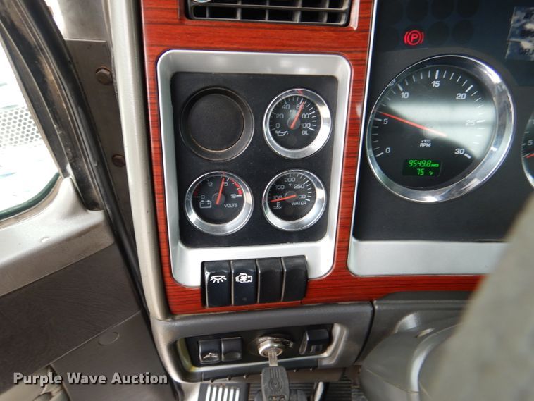 image for item DL8842 2006 Kenworth W900  semi truck