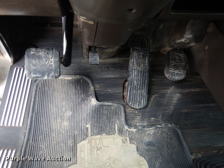 image for item DL8842 2006 Kenworth W900  semi truck