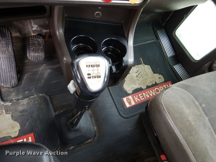 image for item DL8842 2006 Kenworth W900  semi truck