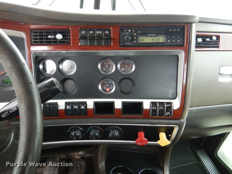 image for item DL8842 2006 Kenworth W900  semi truck