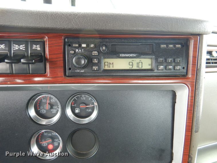 image for item DL8842 2006 Kenworth W900  semi truck