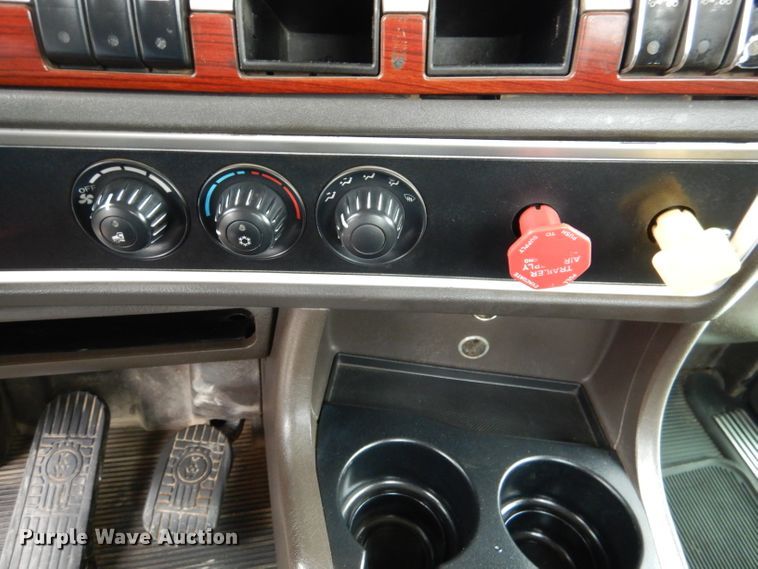 image for item DL8842 2006 Kenworth W900  semi truck