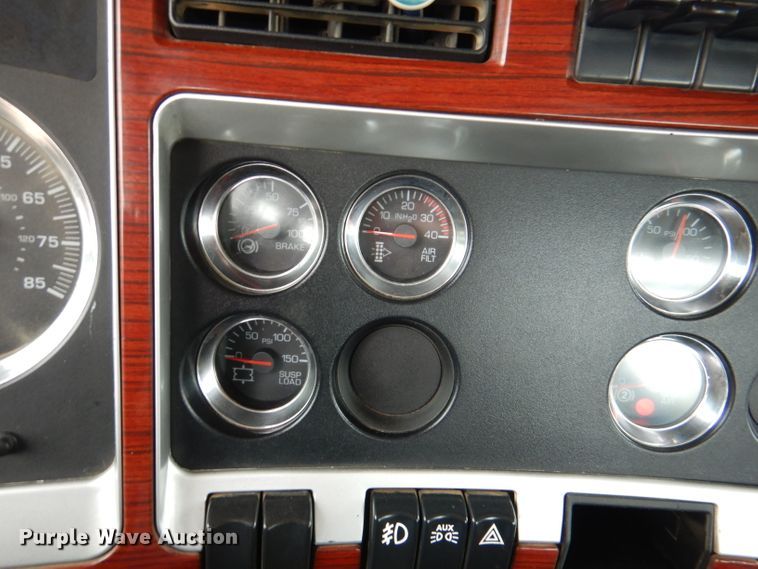 image for item DL8842 2006 Kenworth W900  semi truck