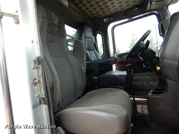 image for item DL8842 2006 Kenworth W900  semi truck