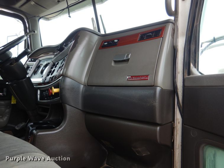 image for item DL8842 2006 Kenworth W900  semi truck