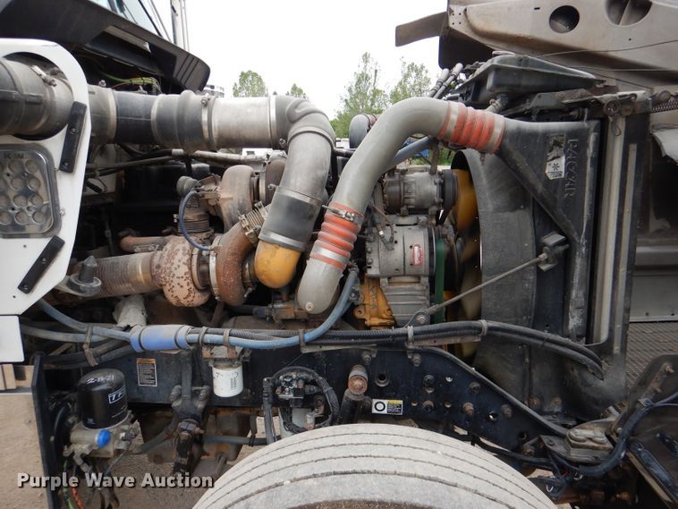 image for item DL8842 2006 Kenworth W900  semi truck