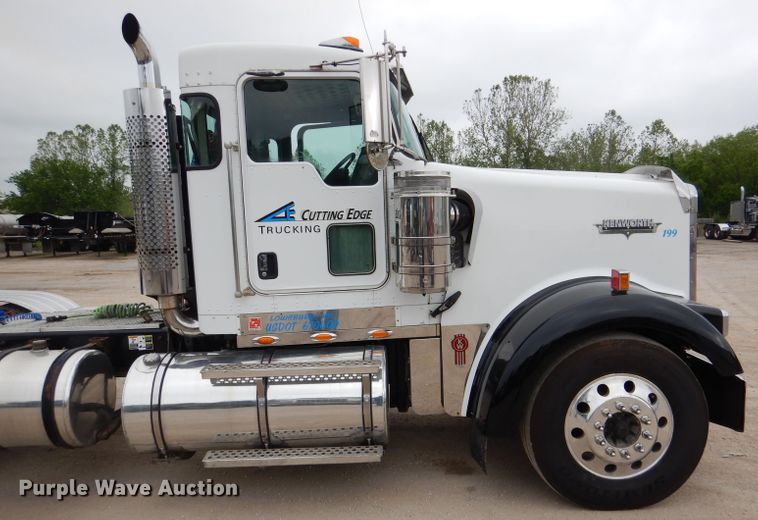 image for item DL8842 2006 Kenworth W900  semi truck