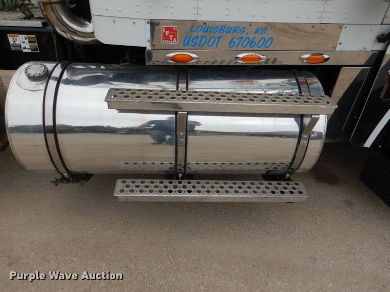 image for item DL8842 2006 Kenworth W900  semi truck