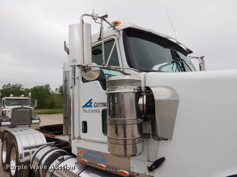 image for item DL8842 2006 Kenworth W900  semi truck