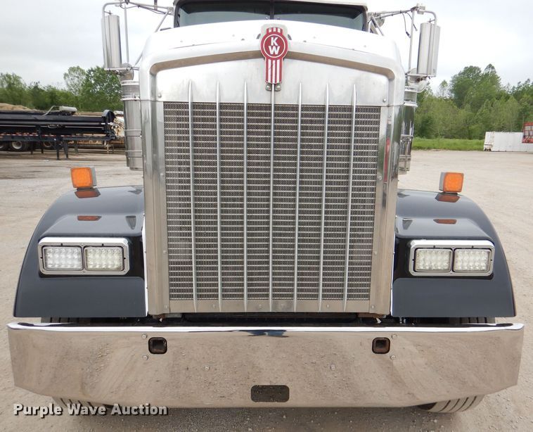 image for item DL8842 2006 Kenworth W900  semi truck