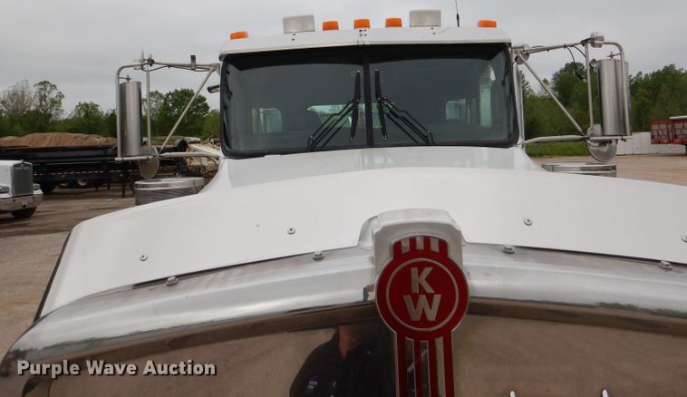 image for item DL8842 2006 Kenworth W900  semi truck