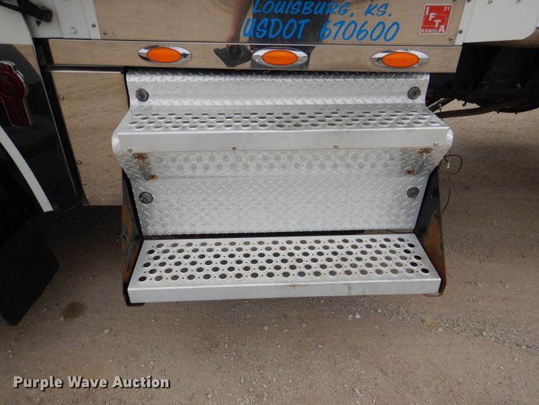 image for item DL8842 2006 Kenworth W900  semi truck