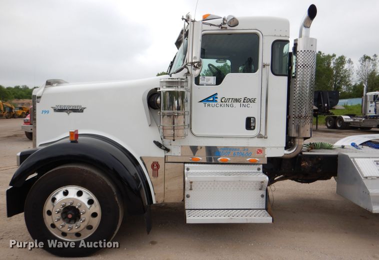 image for item DL8842 2006 Kenworth W900  semi truck