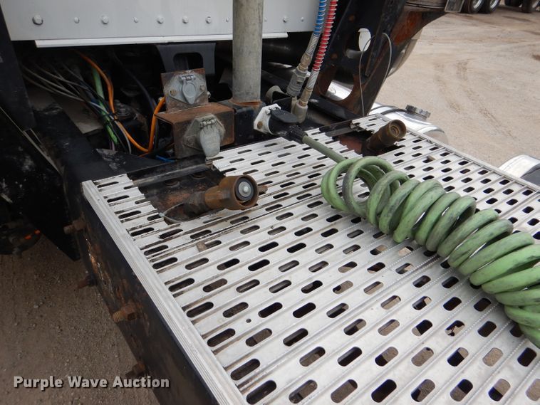 image for item DL8842 2006 Kenworth W900  semi truck