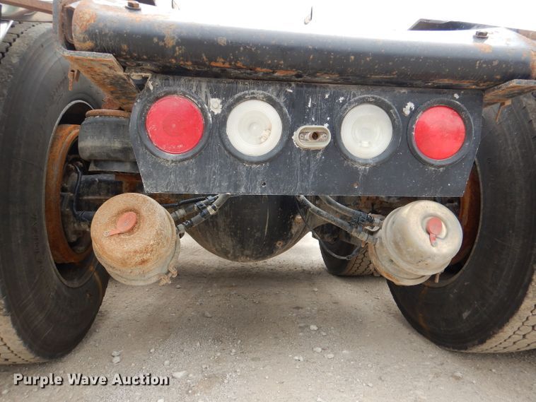 image for item DL8842 2006 Kenworth W900  semi truck