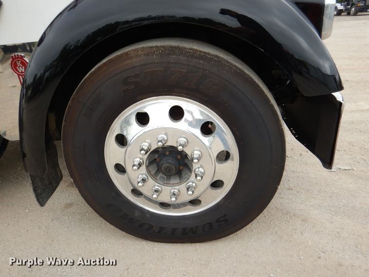 image for item DL8842 2006 Kenworth W900  semi truck