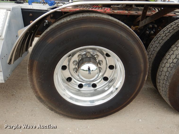 image for item DL8842 2006 Kenworth W900  semi truck