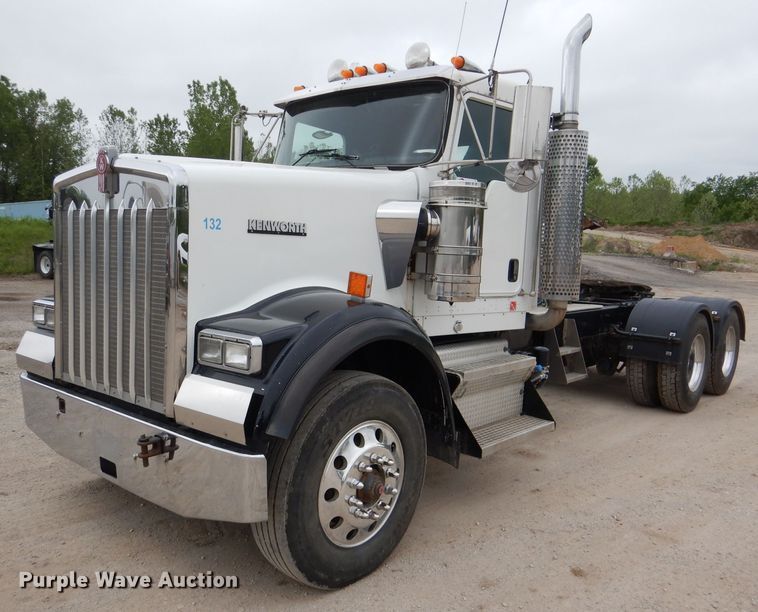 image for item DL8843 2005 Kenworth W900  semi truck