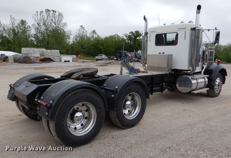 image for item DL8843 2005 Kenworth W900  semi truck