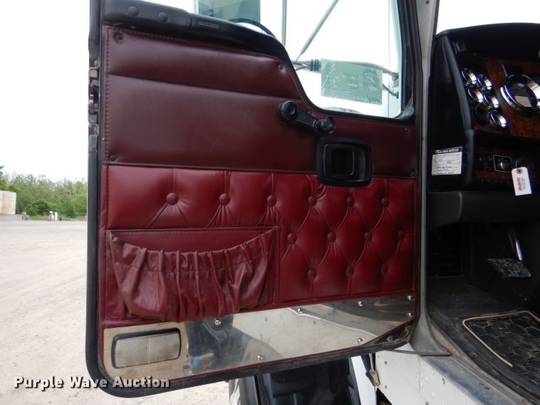 image for item DL8843 2005 Kenworth W900  semi truck