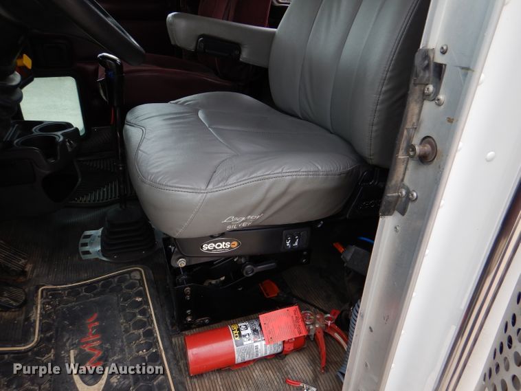 image for item DL8843 2005 Kenworth W900  semi truck