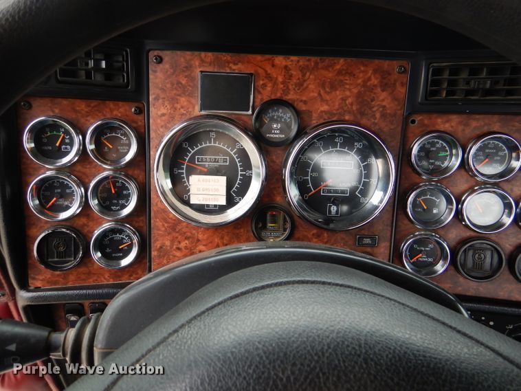 image for item DL8843 2005 Kenworth W900  semi truck