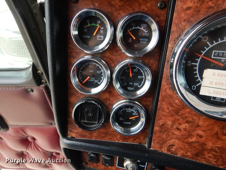 image for item DL8843 2005 Kenworth W900  semi truck