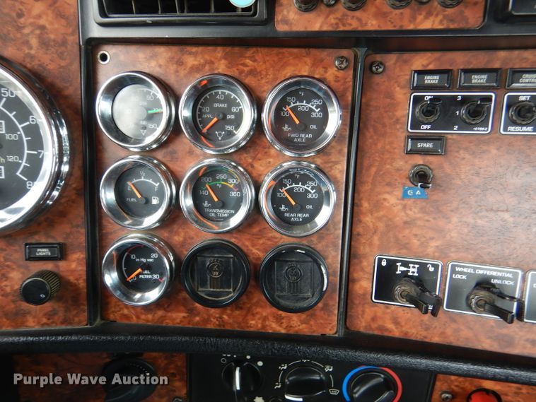 image for item DL8843 2005 Kenworth W900  semi truck