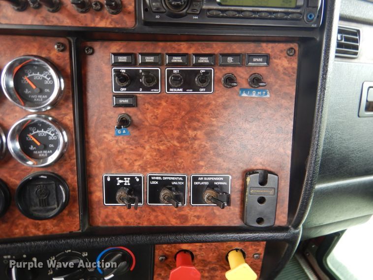 image for item DL8843 2005 Kenworth W900  semi truck