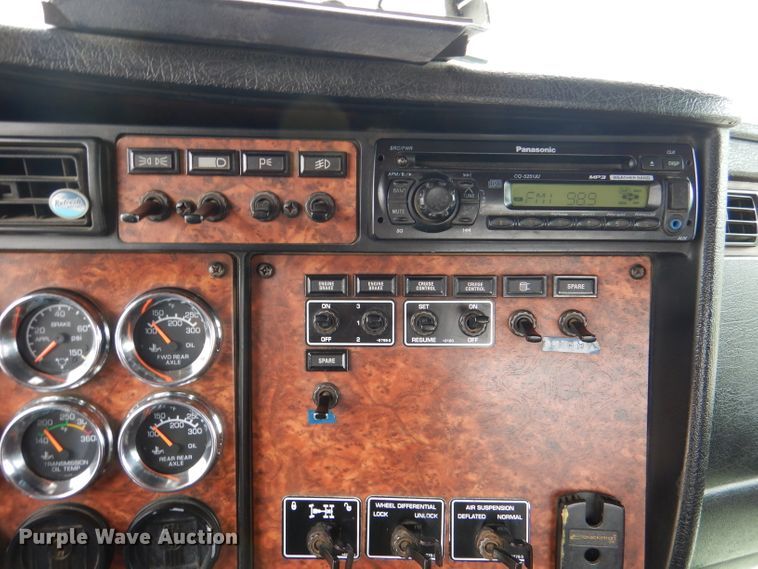 image for item DL8843 2005 Kenworth W900  semi truck