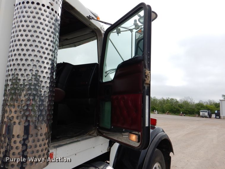 image for item DL8843 2005 Kenworth W900  semi truck