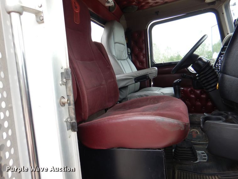 image for item DL8843 2005 Kenworth W900  semi truck