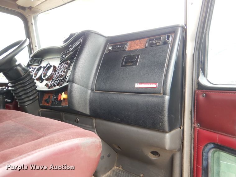 image for item DL8843 2005 Kenworth W900  semi truck