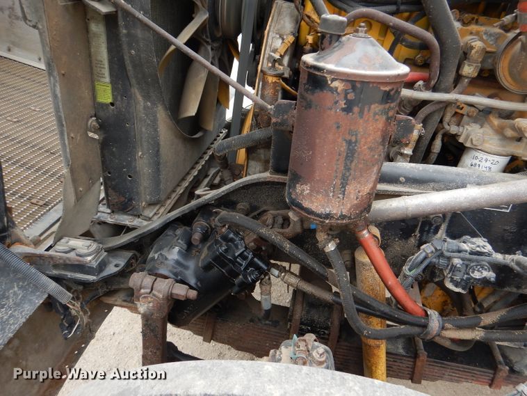 image for item DL8843 2005 Kenworth W900  semi truck