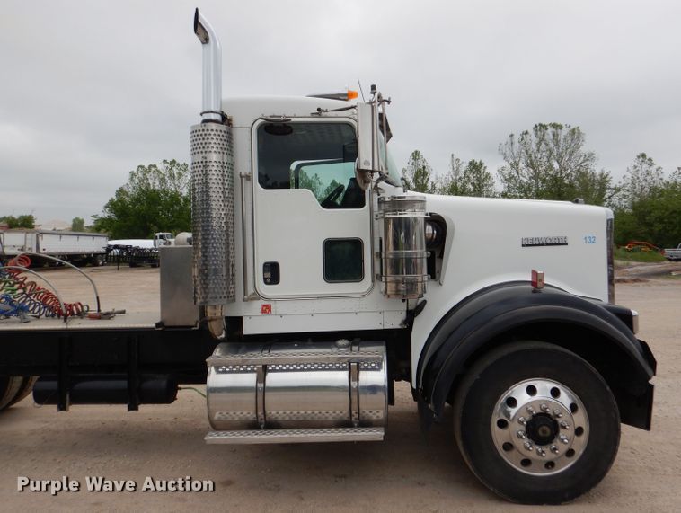 image for item DL8843 2005 Kenworth W900  semi truck