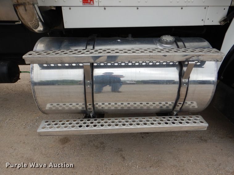 image for item DL8843 2005 Kenworth W900  semi truck