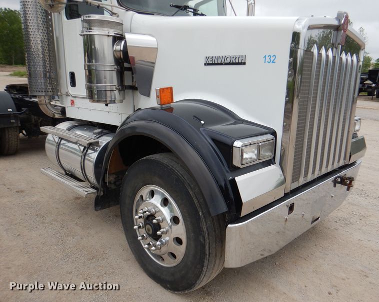 image for item DL8843 2005 Kenworth W900  semi truck