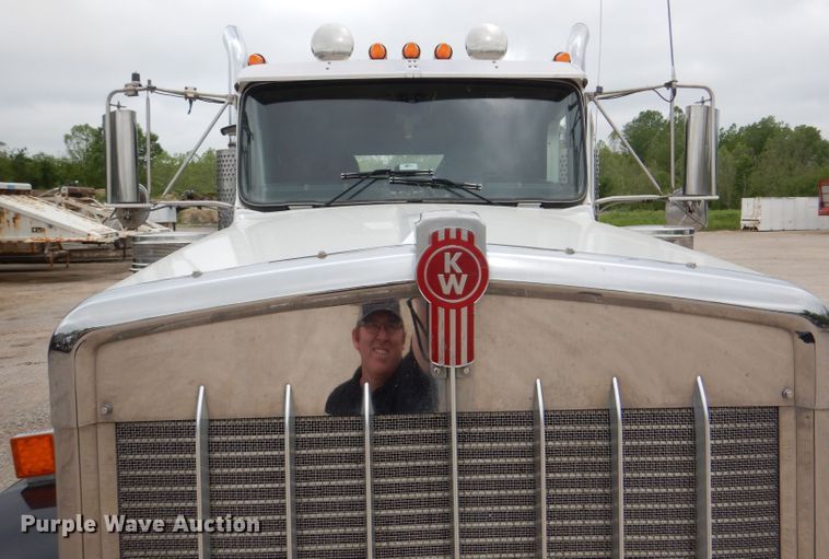 image for item DL8843 2005 Kenworth W900  semi truck