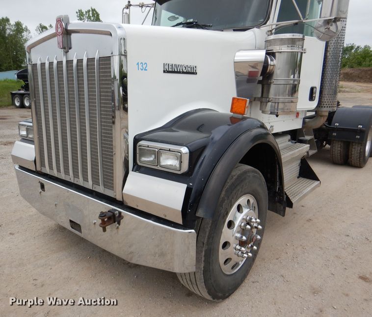 image for item DL8843 2005 Kenworth W900  semi truck