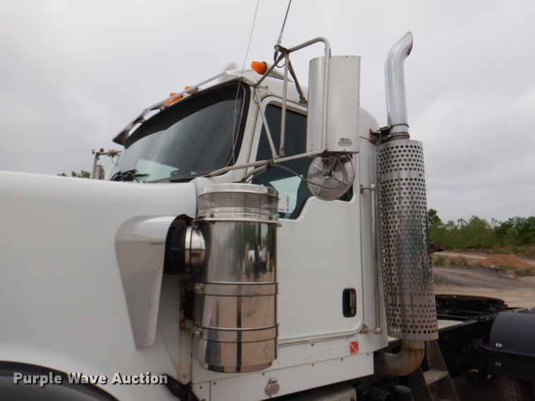 image for item DL8843 2005 Kenworth W900  semi truck