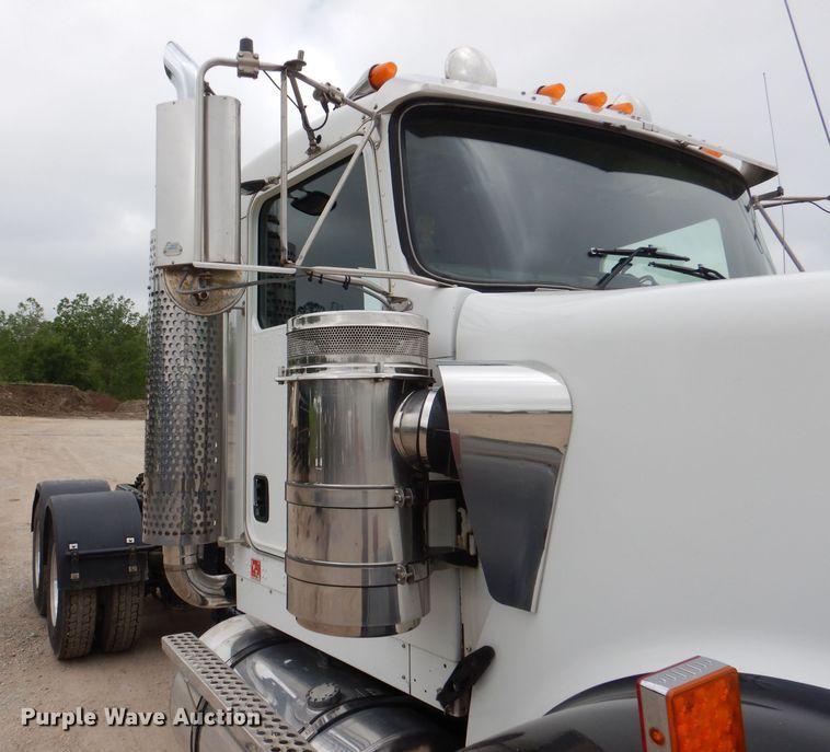 image for item DL8843 2005 Kenworth W900  semi truck