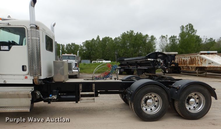 image for item DL8843 2005 Kenworth W900  semi truck