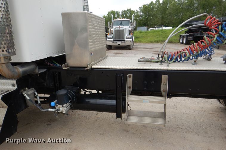 image for item DL8843 2005 Kenworth W900  semi truck