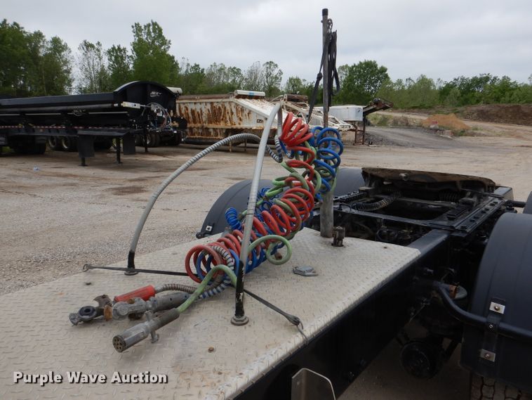 image for item DL8843 2005 Kenworth W900  semi truck