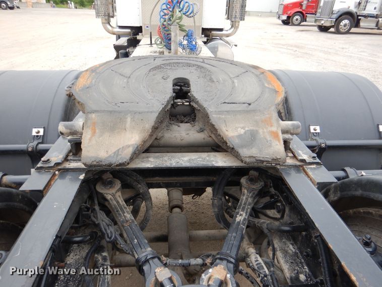 image for item DL8843 2005 Kenworth W900  semi truck